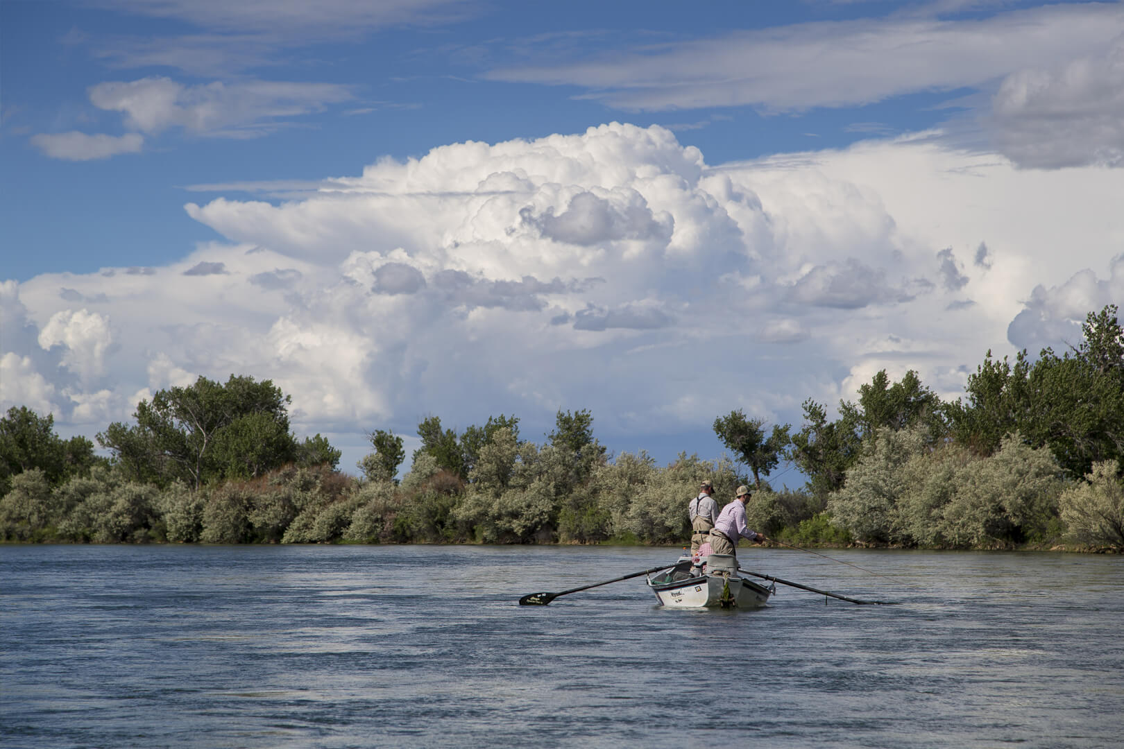 Experience fishing at bighorn river lodge