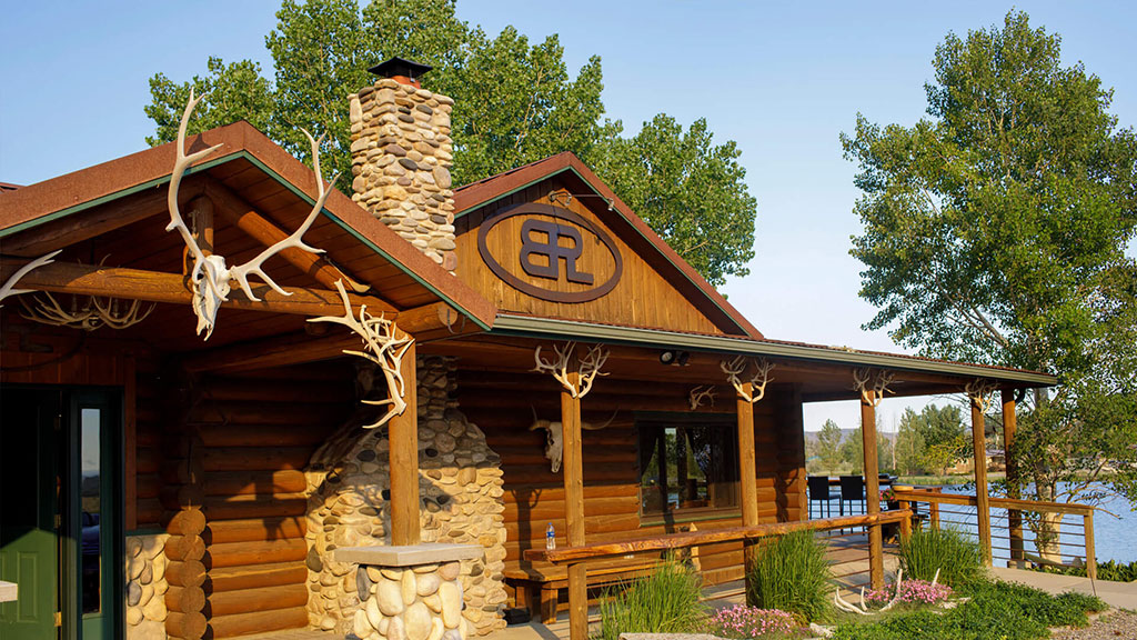 Restaurant of Bighorn River Lodge